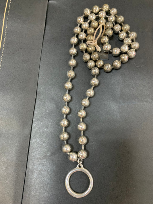 LARGE SILVER BEAD NECKLACE WITH CIRCLE EYEGLASS HOLDER